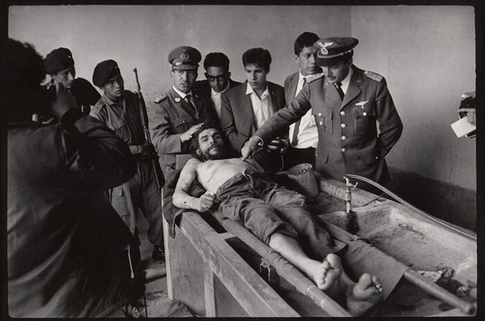 Fig.1, Freddy Alborta. Exhibición del cadáver de Ernesto Che Guevara, 1967.