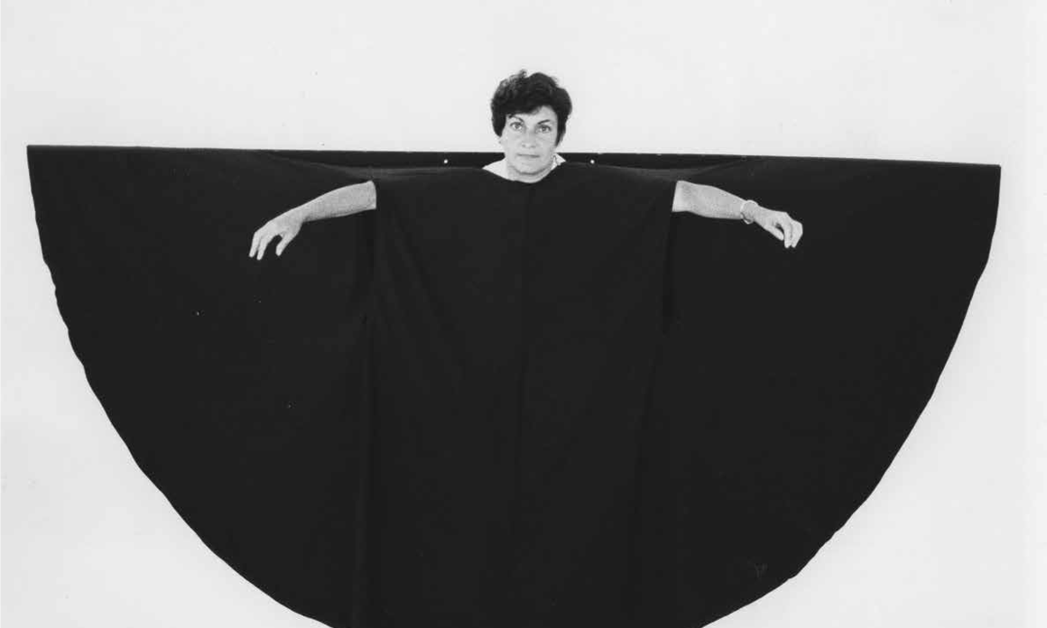 Martha Araújo (Brazilian, b. 1943), Hábito/Habitante (Habit/inhabitant), 1985 Documentation of performance: four black-and-white photographs. 6 7/8 × 8 7/8 in. each. Collection of Martha Araújo; courtesy of Galeria Jaqueline Martins. ©the artist. Documentación de rendimiento: cuatro fotografías en blanco y negro. 17.46 × 22.5425 cm. cada uno. Colección de Martha Araújo; cortesía de Galeria Jaqueline Martins. © el artista.