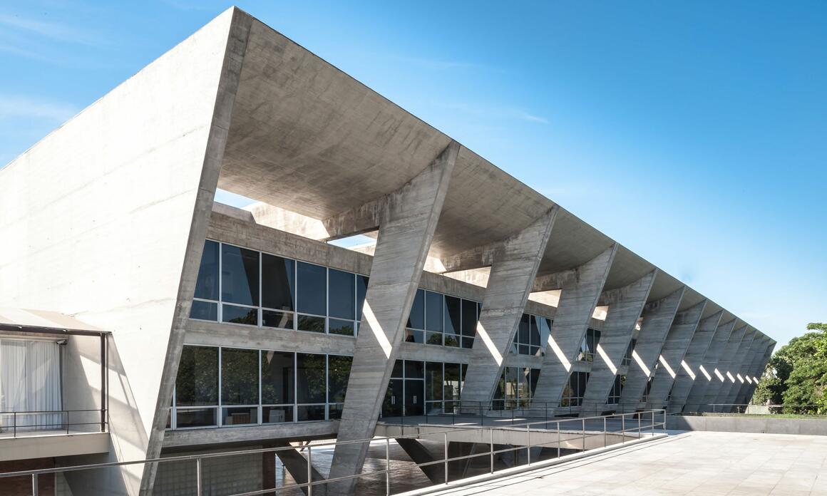 CONVOCATORIA A DIRECTOR ARTÍSTICO EN EL MUSEO DE ARTE MODERNO DE RÍO DE JANEIRO